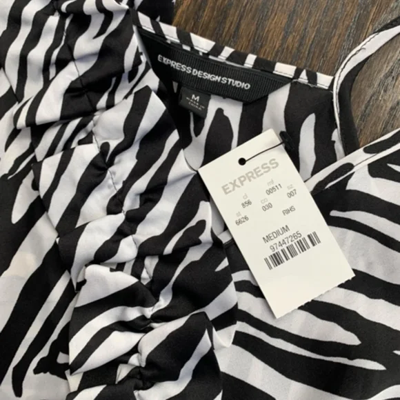 🆕 Express Ruffle Cami - Picture 6 of 8